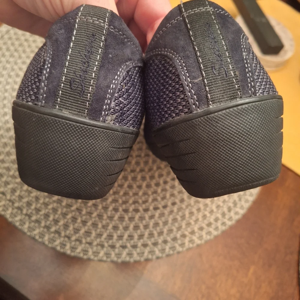 SKECHERS STRETCH FIT slip on round toe gray/black knit perfect for fall …
